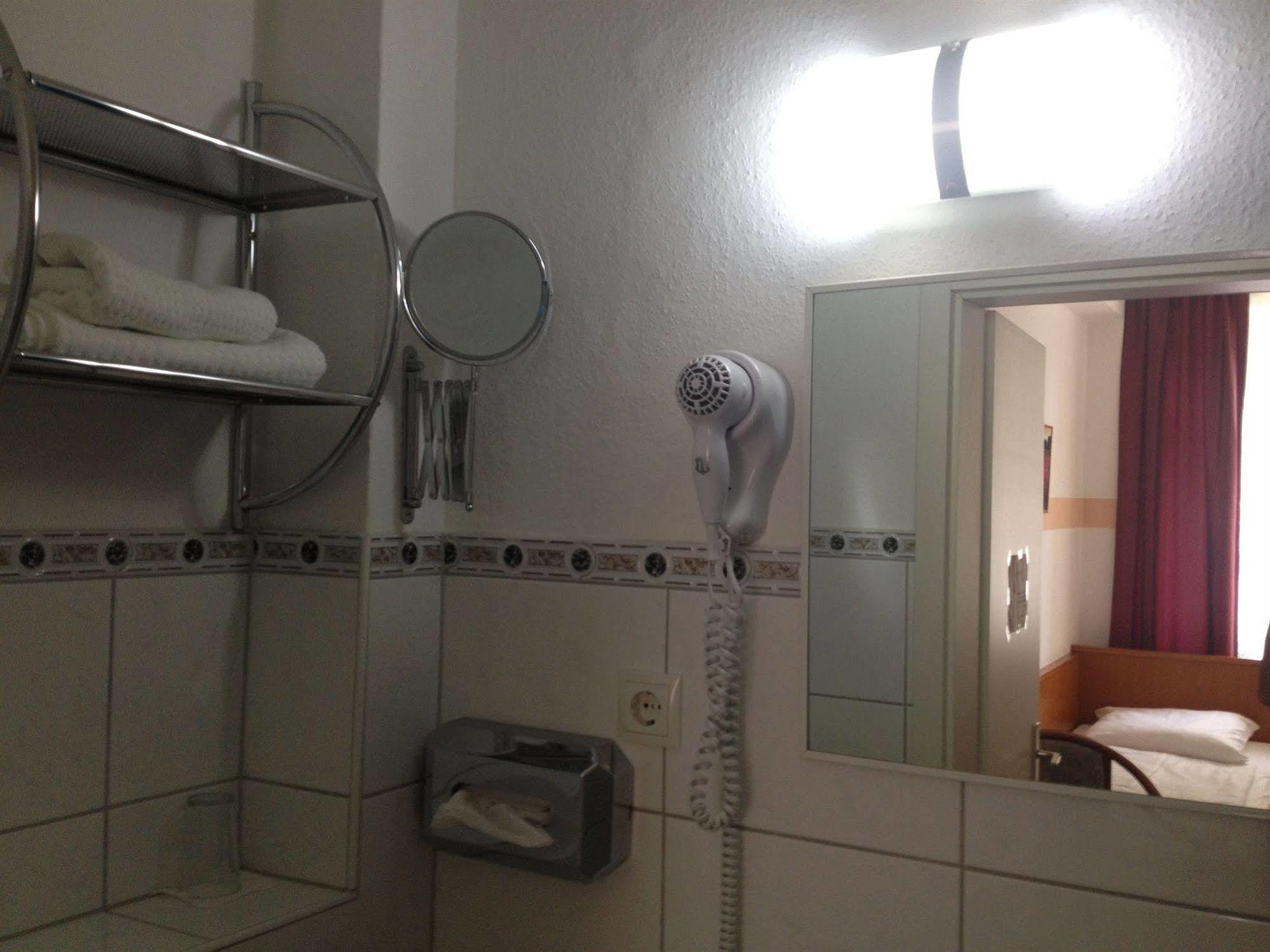 Itm Hotel Oase Hamburg Kültér fotó